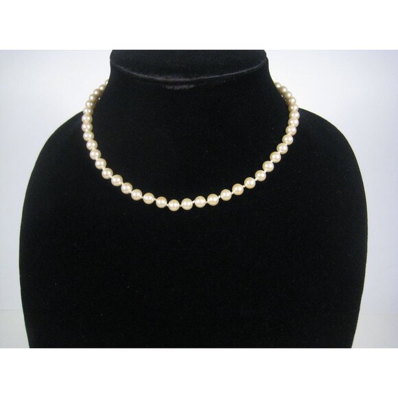 Imitation Pearls Beaded Necklace 16 inch Goldtone Fish Clasp Vintage Strand - Picture 5 of 10